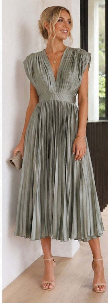 Genevieve | Timeless Pleated Midi Dress