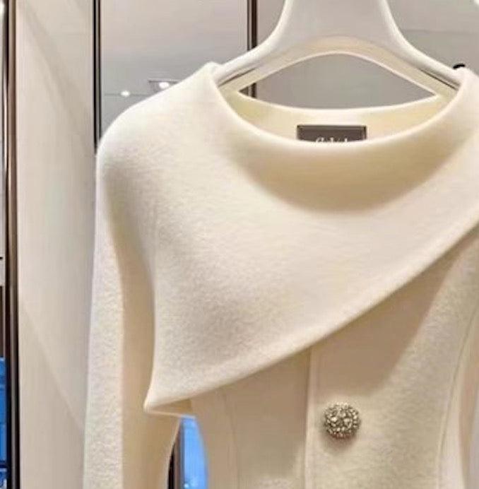 Lola | Chic Buttoned Blazer - Alurea & Co.