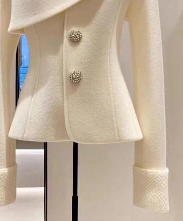 Lola | Chic Buttoned Blazer - Alurea & Co.