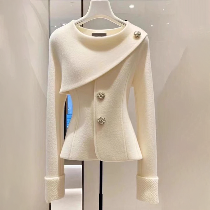 Lola | Chic Buttoned Blazer - Alurea & Co.
