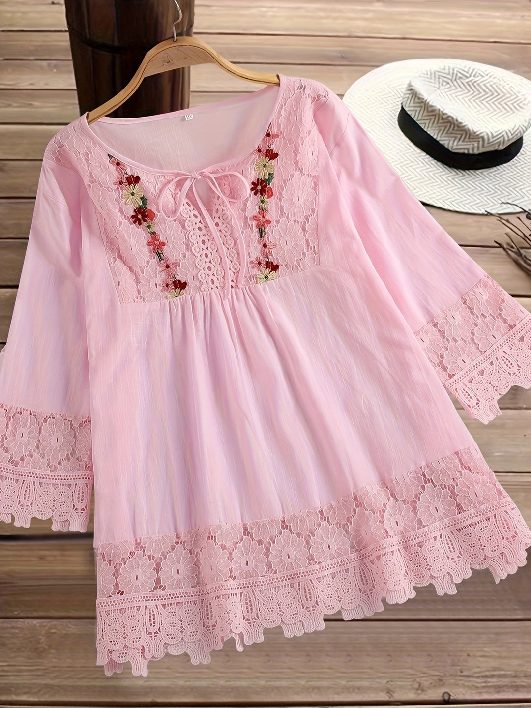 Monique – Lace Elegance Blouse